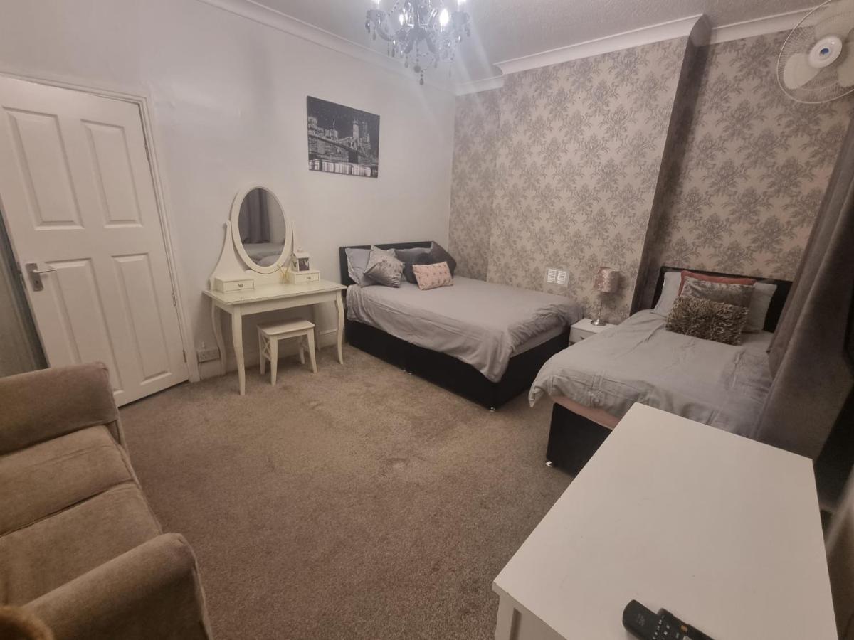 Private Luxury Double Room In Кардиф Екстериор снимка