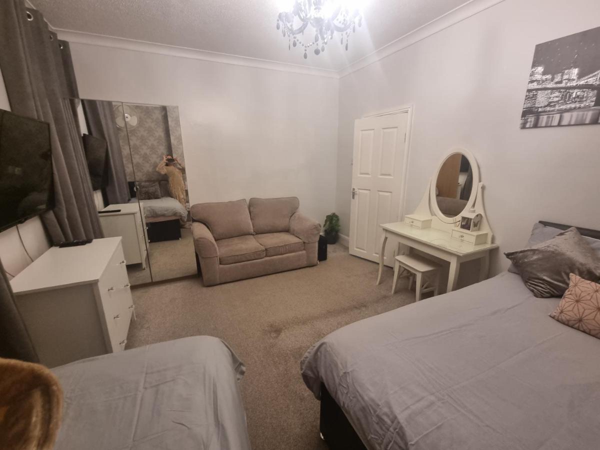 Private Luxury Double Room In Кардиф Екстериор снимка