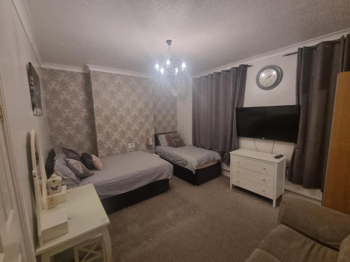 Private Luxury Double Room In Кардиф Екстериор снимка