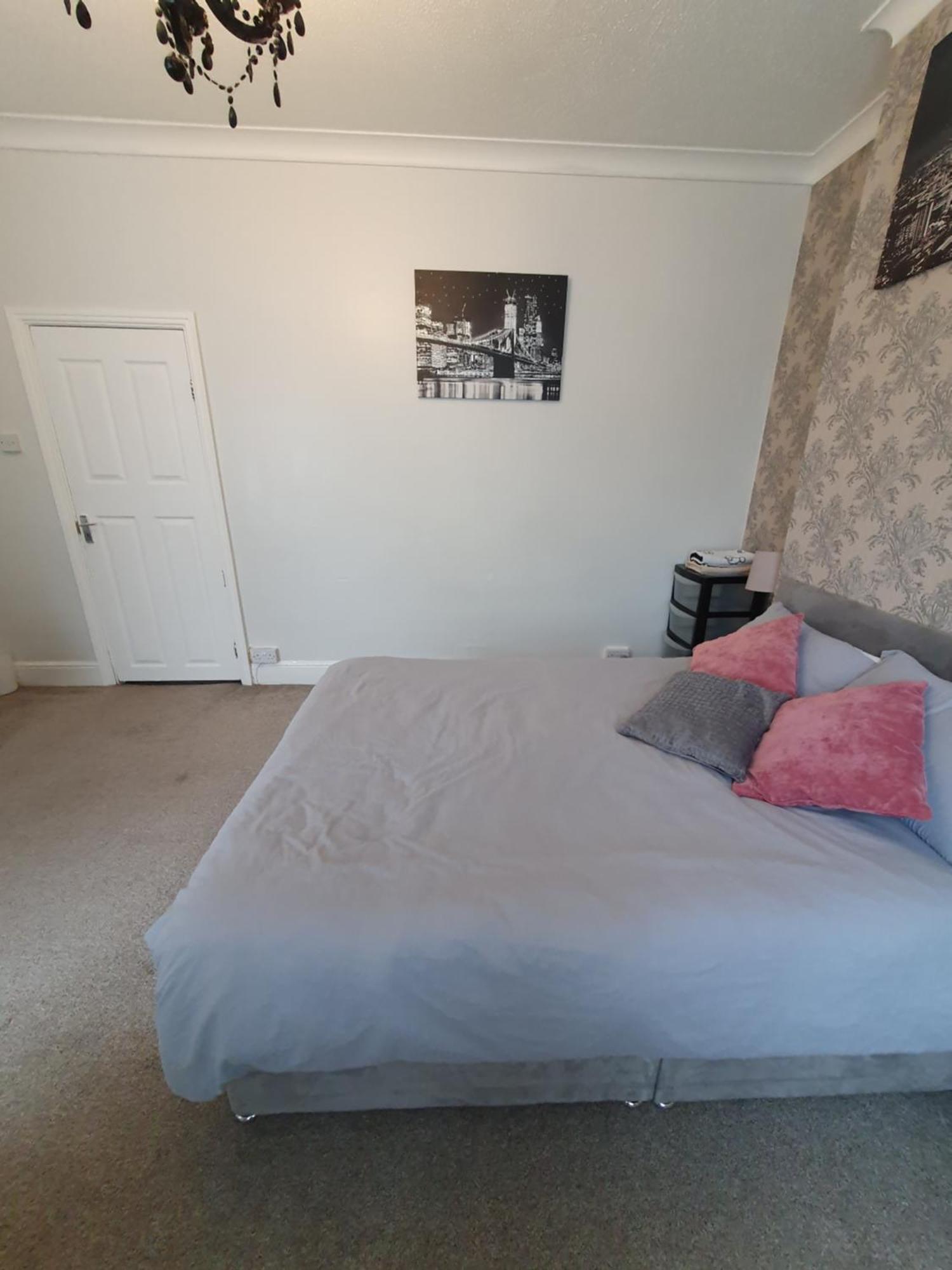 Private Luxury Double Room In Кардиф Екстериор снимка
