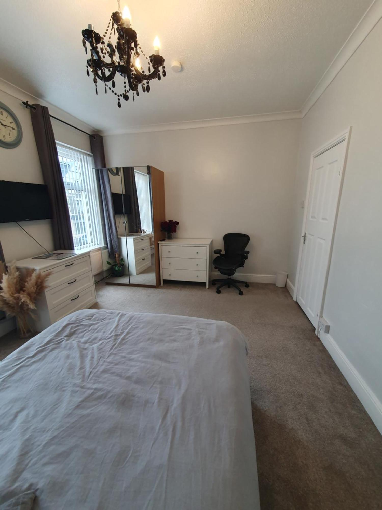 Private Luxury Double Room In Кардиф Екстериор снимка
